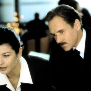 ENTRAPMENT, Catherine Zeta-Jones, Will Patton, 1999, TM and Copyright © 20th Century Fox Film Corp. All rights reserved,