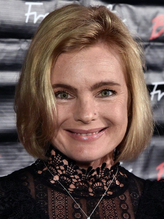 Erika Eleniak 2022
