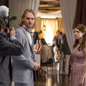 TABLE 19, L-R: WYATT RUSSELL, ANNA KENDRICK,  2017. PH: JACE DOWNS/TM & COPYRIGHT ©FOX SEARCHLIGHT PICTURES. ALL RIGHTS RESERVED.