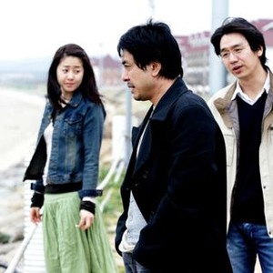 WOMAN ON THE BEACH, (aka HAEBYONUI YOIN), Go Hyun-jung, Kim Seung-woo, Kim Tae-woo, 2006. ©New Yorker Films