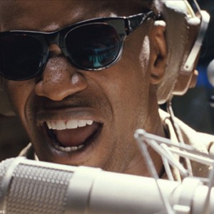 JAMIE FOXX as American legend Ray Charles in the musical biographical drama, Ray. photo 17