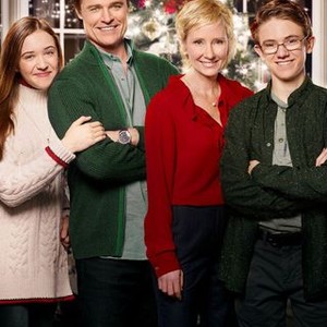 Looks Like Christmas (2016) photo 5