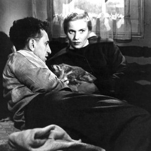 ON THE WATERFRONT, director Elia Kazan on the set with Eva Marie Saint, 1954