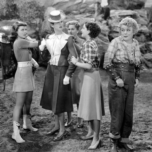 THE WOMEN, from left: Paulette Goddard, Rosaline Russell, Joan Fontaine (back), Norma Shearer, Mary Boland, 1939