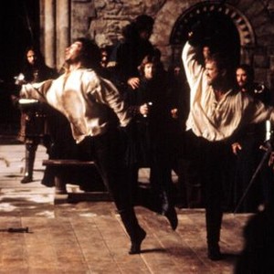 HAMLET, John McEnery (Laertes), Mel Gibson (Hamlet), 1990.