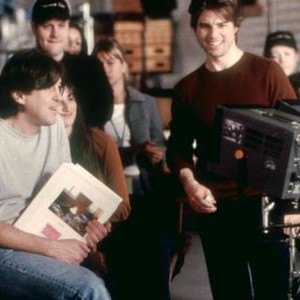 VANILLA SKY, director Cameron Crowe (front, left), Penelope Cruz, Tom Cruise (front right), on set, 2001. ©Paramount