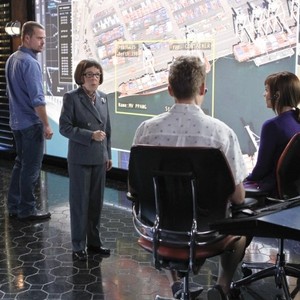 NCIS: Los Angeles, from left: Chris O'Donnell, Linda Hunt, Barrett Foa, Renée Felice Smith, 'Ascension', Season 5, Ep. #1, 09/24/2013, ©CBS