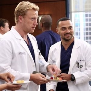Grey's Anatomy, Kevin McKidd (L), Jesse Williams (R), 'Walking Tall', Season 12, Ep. #2, 10/01/2015, ©ABC