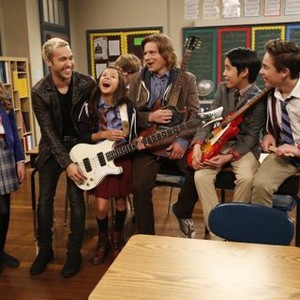 School of Rock, from left: Jade Pettyjohn, Pete Wentz, Breanna Yde, Tony Cavalero, 'Cover Me', Season 1, Ep. #2, 03/19/2016, ©NICK