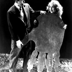 KING KONG, Merian C. Cooper, Fay Wray, holding model cut out of King Kong`s hand, 1933