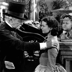 GONE WITH THE WIND, from left: Harry Davenport, Vivien Leigh, Leona Roberts, 1939
