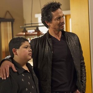 Modern Family, Rico Rodriguez (L), Benjamin Bratt (R), 'Flip Flop', Season 4, Ep. #20, 04/10/2013, ©ABC
