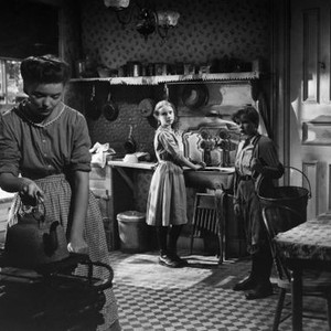 A TREE GROWS IN BROOKLYN, Dorothy McGuire, Peggy Ann Garner, Ted Donaldson, 1945, TM and Copyright (c) 20th Century-Fox Film Corp. All Rights Reserved