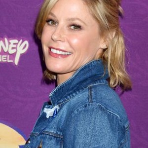 Julie Bowen at arrivals for Disney''s TANGLED BEFORE EVER AFTER Screening, The Paley Center for Media, Los Angeles, CA March 4, 2017. Photo By: Priscilla Grant/Everett Collection