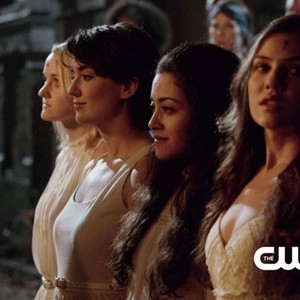 The Originals, from left: Shannon Kane, Danielle Campbell, Phoebe Tonkin, Leah Pipes, 'Sinners and Saints', Season 1, Ep. #5, 10/29/2013, ©KSITE