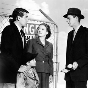 THE ATOMIC CITY, from left: Gene Barry, Lee Aaker, Lydia Clarke, Michael Moore, 1952