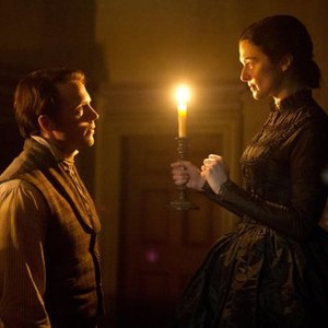 MY COUSIN RACHEL, FROM LEFT: SAM CLAFLIN, RACHEL WEISZ, 2017. PH: NICOLA DOVE/TM AND COPYRIGHT © FOX SEARCHLIGHT PICTURES. ALL RIGHTS RESERVED.