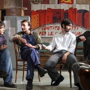 MY BROTHER IS AN ONLY CHILD, (aka MIO FRATELLO E FIGLIO UNICO), Riccardo Scamarcio (far left), Elio Germano (far right), 2007. ©ThinkFilm