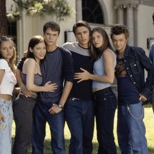 WHATEVER IT TAKES, Christine Lakin (second from left), Marla Sokoloff, Shane West, James Franco, Jodi Lyn O'Keefe, Aaron Paul, Colin Hanks, 2000, ©Columbia Pictures