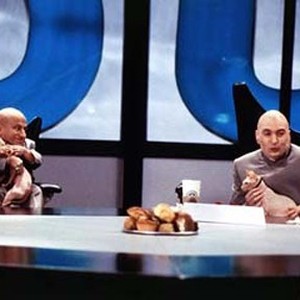 Verne J. Troyer (left) and Mike Myers.