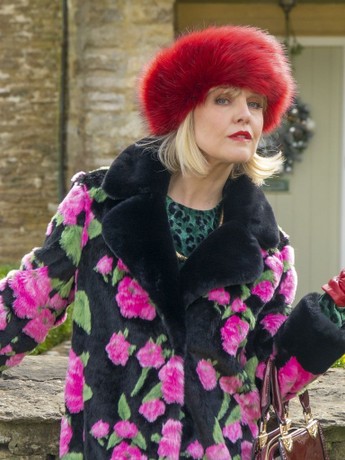 Agatha raisin season hot sale 1 episode 1