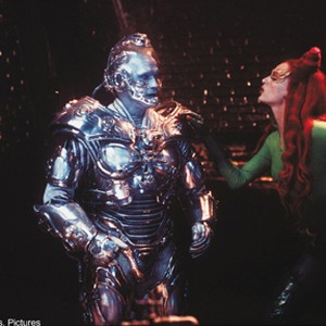 (L-R) Arnold Schwarzenegger as Mr. Freeze and Uma Thurman as Poison Ivy in "Batman & Robin." photo 19