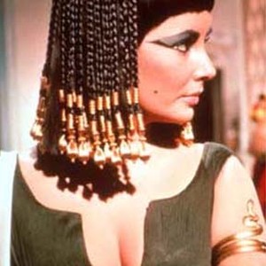 ELIZABETH TAYLOR as Cleopatra, Queen of the Nile, in CLEOPATRA. photo 5