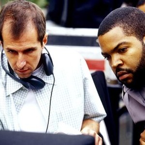 FRIDAY AFTER NEXT, Director Marcus Raboy, Ice Cube watching the playback on the set, 2002, (c) New Line