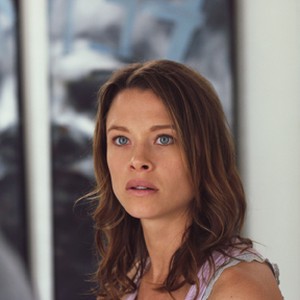Scottie Thompson as Elaine in "Skyline."