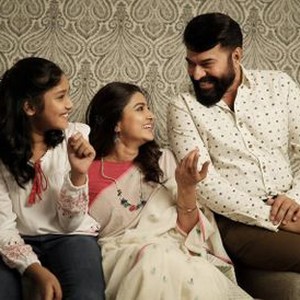 THE GREAT FATHER, FROM LEFT: ANIKHA SURENDRAN, SNEHA, MAMMOOTTY, 2017. © AUGUST CINEMA