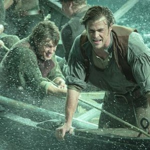 IN THE HEART OF THE SEA, (aka HEART OF THE SEA), from left: Sam Keeley, Chris Hemsworth, 2015. ph: Jonathan Prime/©Warner Bros.
