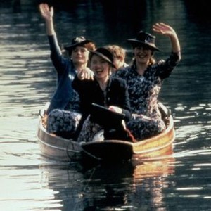 HOPE AND GLORY, Katrine Boorman (front), Amelda Brown, Jill Baker (waving), 1987, (c) Columbia