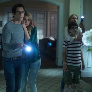 THE DARKNESS, from left: Kevin Bacon, Lucy Fry, David Mazouz, Radha Mitchell, 2016. © High Top Releasing
