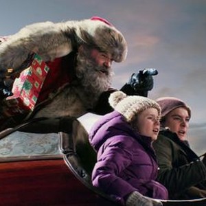THE CHRISTMAS CHRONICLES, FROM LEFT: KURT RUSSELL AS SANTA CLAUS, DARBY CAMP, JUDAH LEWIS, 2018. PH MICHAEL GIBSON/© NETFLIX