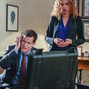 Unforgettable, Dylan Walsh (L), Tawny Cypress (R), 'Incognito', Season 2, Ep. #2, 08/04/2013, ©CBS