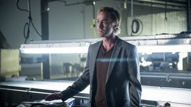 The flash season 3 episode 7 watch online store