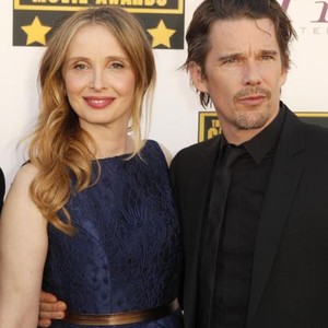 Julie Delpy, Ethan Hawke at arrivals for 19th Annual Critics'' Choice Movie Awards, The Barker Hangar, Santa Monica, CA January 16, 2014. Photo By: Emiley Schweich/Everett Collection
