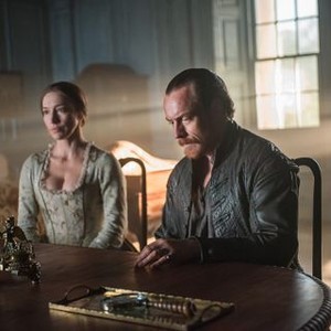 Is Black Sails Star Toby Stephens Related to Maggie Smith? - Parade