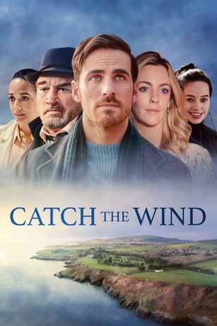 愛爾蘭喜劇演員與酒吧女服務生的命運交織，Catch the Wind 命運的抉擇。