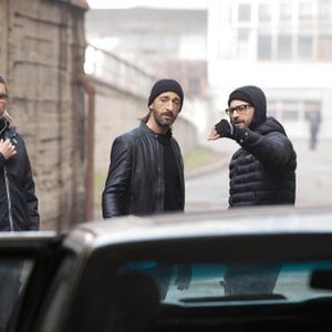 BULLET HEAD, CENTER AND RIGHT, ADRIEN BRODY, DIRECTOR PAUL SOLET, ON-SET, 2017. ©SABAN FILMS