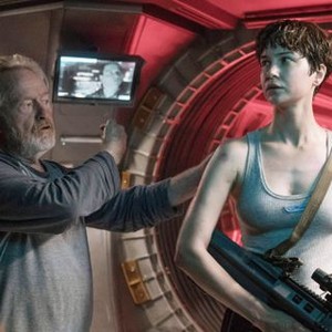 ALIEN: COVENANT, FROM LEFT: DIRECTOR RIDLEY SCOTT, KATHERINE WATERSTON, ON SET, 2017. PH: MARK ROGERS/TM AND COPYRIGHT © TWENTIETH CENTURY FOX FILM CORPORATION. ALL RIGHTS RESERVED.