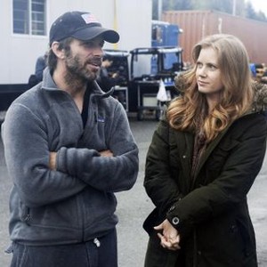 MAN OF STEEL, from left: director Zack Snyder, Amy Adams, on set, 2013. ph: Clay Enos/©Warner Bros. Pictures