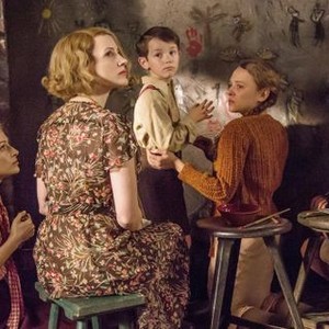 THE ZOOKEEPER'S WIFE, FROM LEFT, EFRAT DOR, JESSICA CHASTAIN, TIMOTHY RADFORD, SHIRA HAAS, MARTHA ISSOVA,  2017. PH: ANNE MARIE FOX. ©FOCUS FEATURES