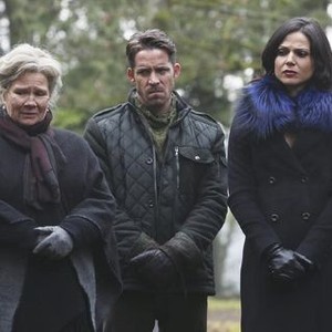Once Upon a Time, Beverley Elliott (L), Sean Maguire (C), Lana Parrilla (R), 'It's Not Easy Being Green', Season 3, Ep. #17, 04/06/2014, ©KSITE