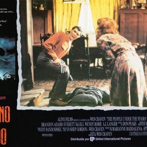 THE PEOPLE UNDER THE STAIRS, (aka EL SOTANO DEL MIEDO), Everett Mcgill (left), Ving Rhames (on floor), Wendy Robie (back to camera), 1991, © Universal