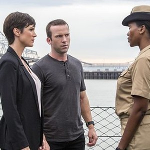NCIS: New Orleans, Season 1: Zoe McLellan as Special Agent Meredith "Merri" Brody, Lucas Black as Special Agent Christopher LaSalle, and Erika Alexander as Navy Commander Louanne Bates