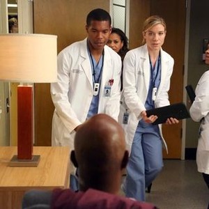 Grey's Anatomy, from left: Gaius Charles, Debbie Allen, Tessa Ferrer, Chandra Wilson, 'I Bet It Stung', Season 10, Ep. #5, 10/17/2013, ©ABC