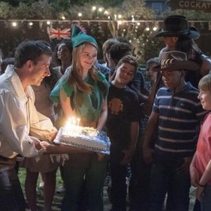 ALEXANDER AND THE TERRIBLE HORRIBLE NO GOOD VERY BAD DAY, Dylan Minnette (left), Jennifer Garner (second from left), Steve Carell (with cake), Kerris Dorsey (center), Ed Oxenbould (front right), 2014. ph: Dale Robinette/©Walt Disney
