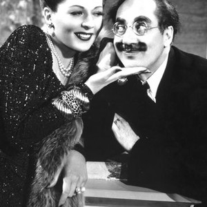 A Night in Casablanca (1946) photo 2
