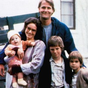 TERMS OF ENDEARMENT, from left, Debra Winger, Jeff Daniels, Troy Bishop, Huckleberry Fox, 1983, ©Paramount